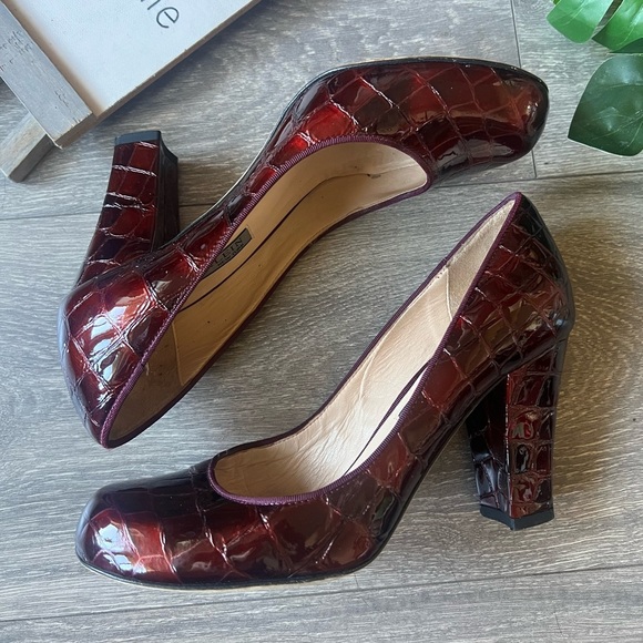 Anne Klein real patent leather crocodile pattern pump. Made in Italy. Size 7 - Picture 3 of 7
